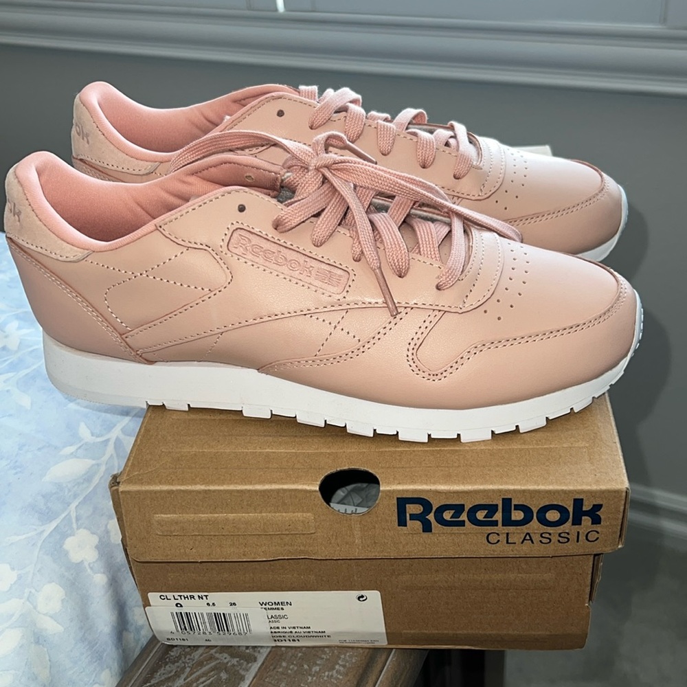 New Reebok Classic Women’s Pink Tennis Shoes